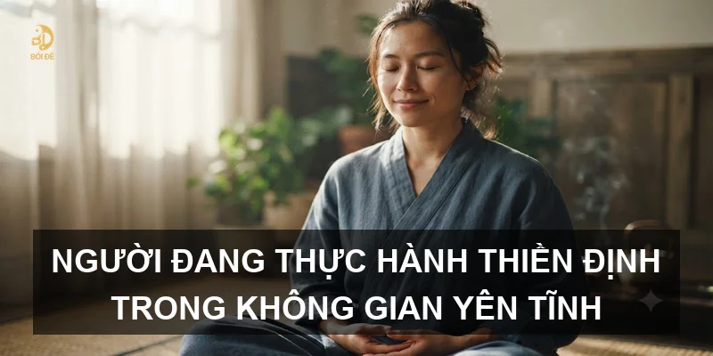 Người đang thực hành thiền định trong không gian yên tĩnh