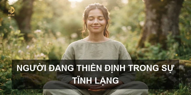 Người đang thiền định trong sự tĩnh lặng